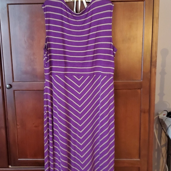 MaxiDress - Picture 6 of 9